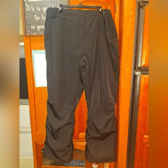 Obermeyer Black Ski Pants in a women's size 20. Pre-loved - Picture 1 of 7